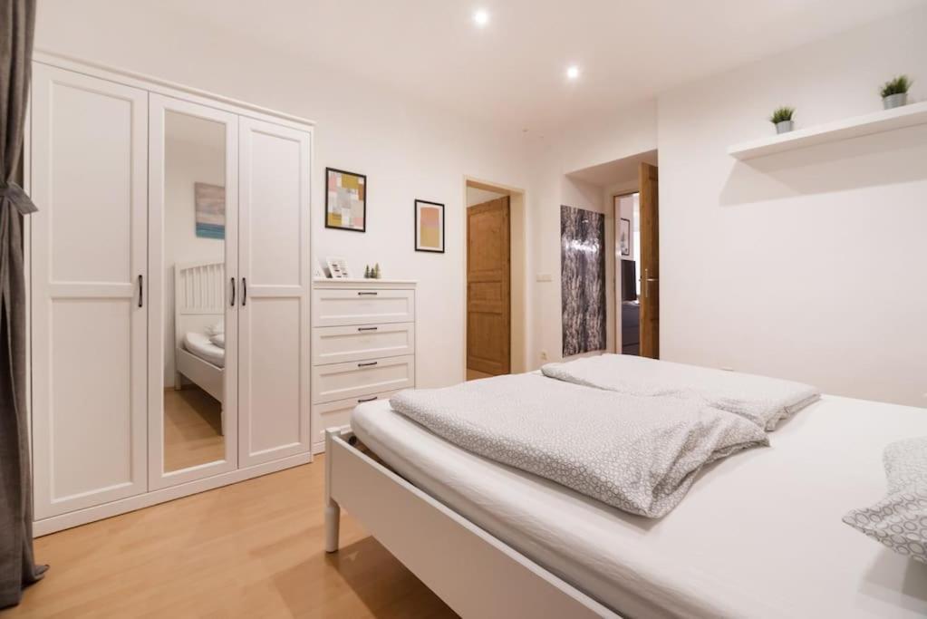 Spacious Central Apartment Wina Bagian luar foto